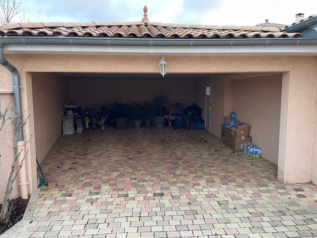 Vue du garage à Reyrieux