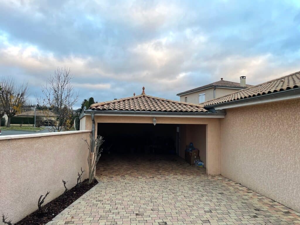 Vue du garage à Reyrieux