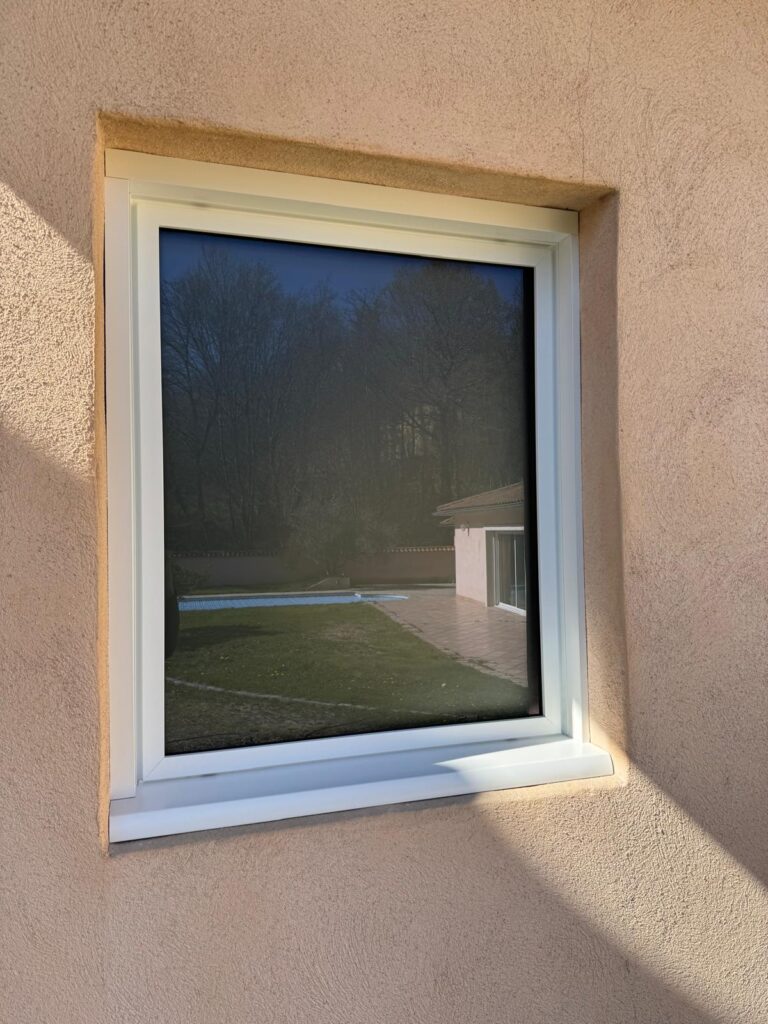 Nouvelle fenêtre K-line vitrage dépoli vue extérieure